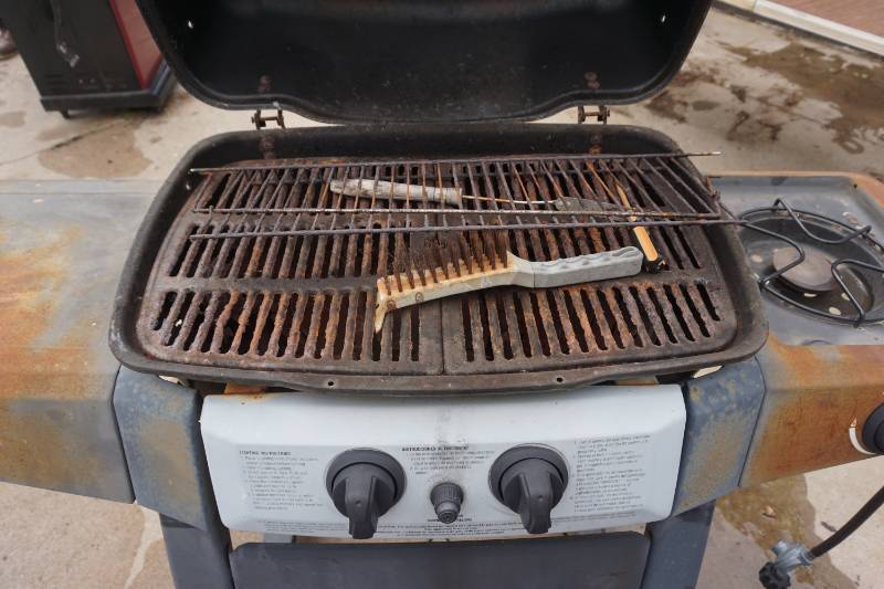 lot 21 image: Back Yard Brand Gas Grill