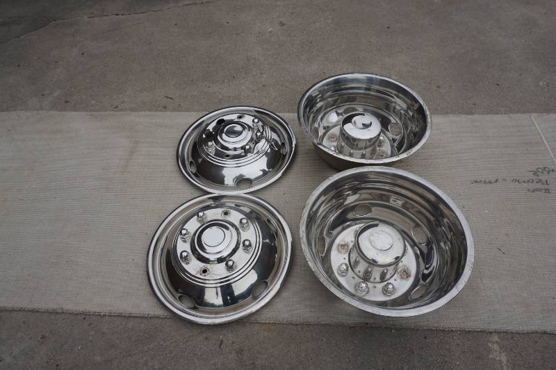 lot 3 image: Full Set of 19.5 Simulator Rims