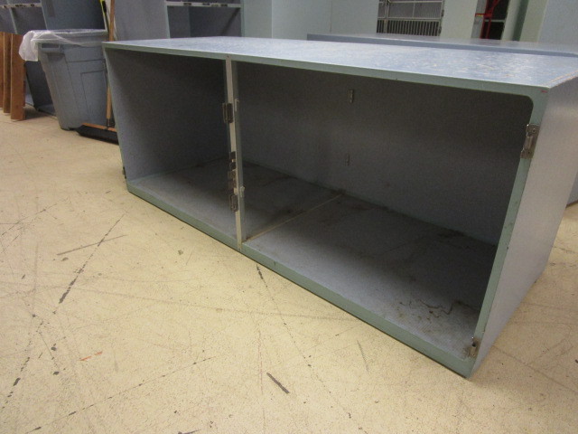 lot 440 image: SNYDER KENNEL WITHOUT DOORS
