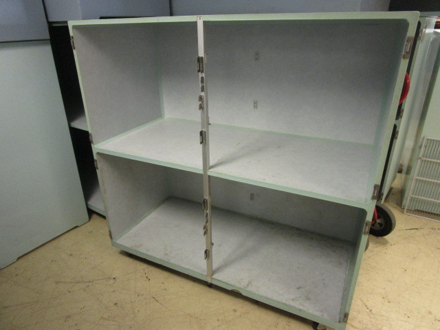 lot 442 image: SNYDER WHEELED KENNEL WITHOUT DOORS