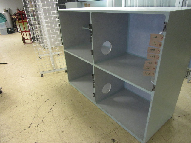 lot 446 image: SNYDER DIVIDED KENNEL WITHOUT DOORS
