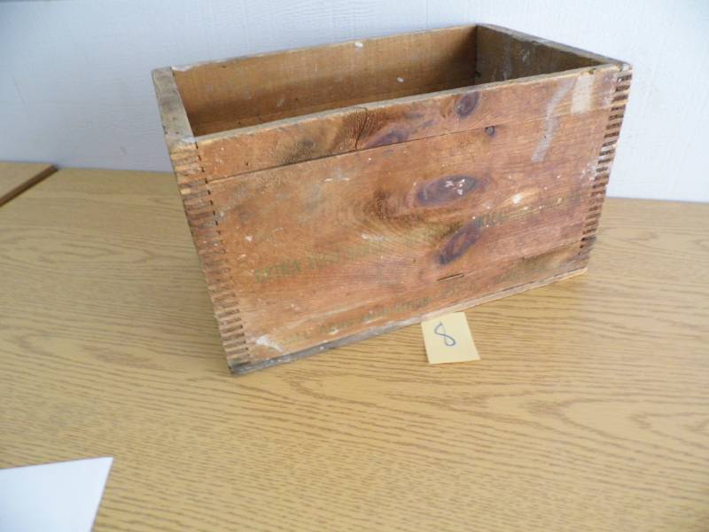 lot 8 image: Antique Remington Ammunition Box