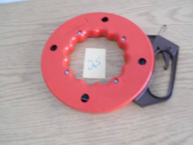 lot 25 image: Fish tape
