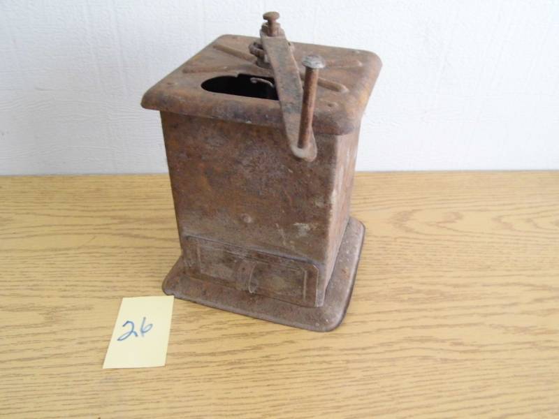 lot 26 image: Antique Grinder