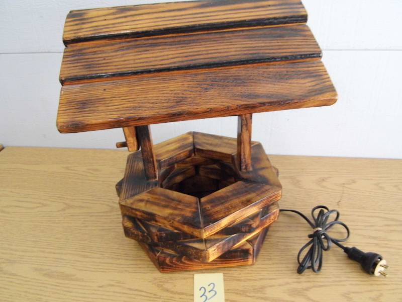 lot 33 image: Wishing Well Light