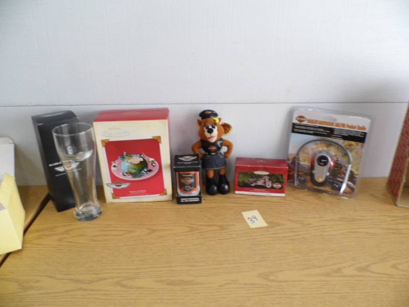 lot 39 image: Harley Davidson Decor