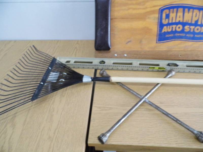 lot 51 image: Creeper - Level - Rake