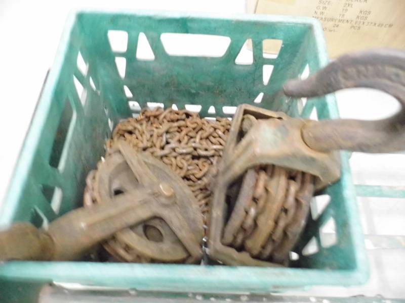 lot 53 image: Pulleys - Chain - Crate