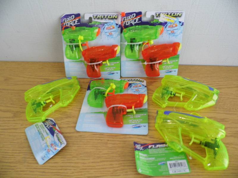 lot 131 image: Lot of 9 Squirt Guns