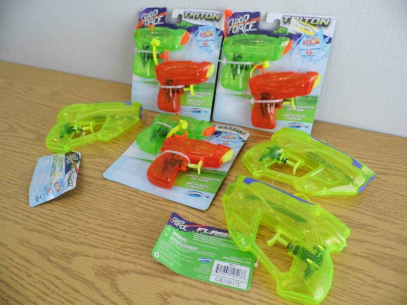 lot 132 image: Lot of 9 Squirt Guns