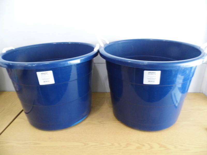 lot 134 image: Lot of 2 Rope Handle Tubs