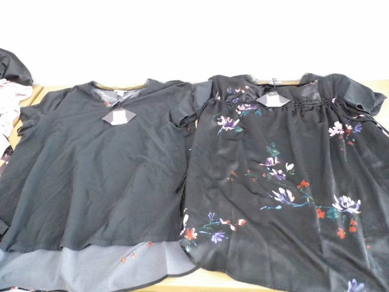lot 137 image: Ava & Viv Womens Tops