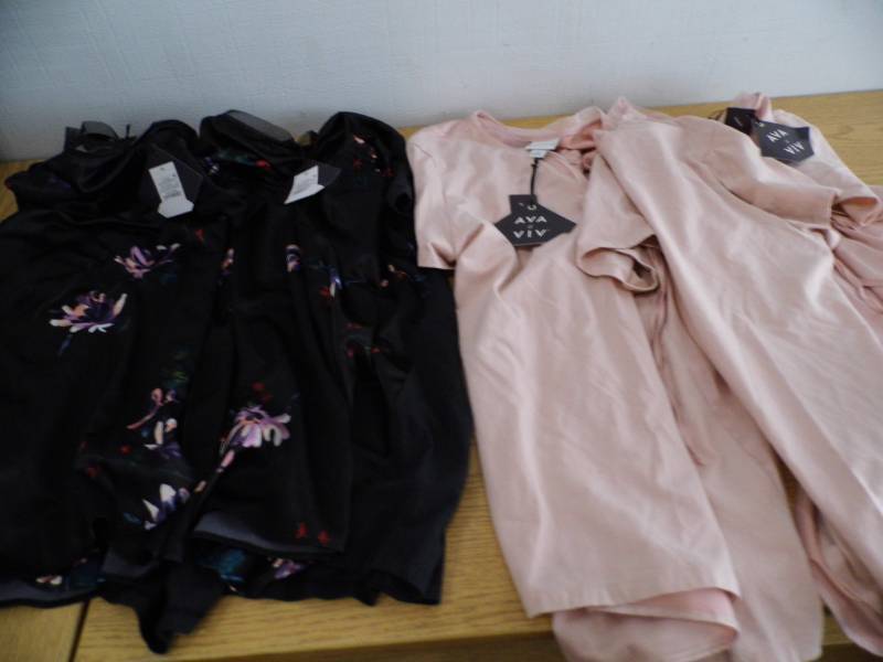 lot 139 image: Ava & Viv Womens Tops