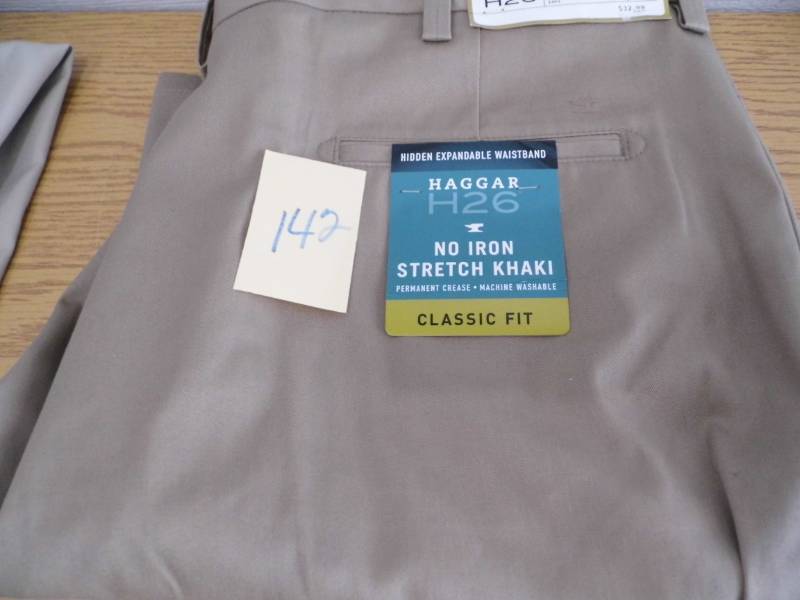 lot 142 image: Mens Haggar Khaki Pants