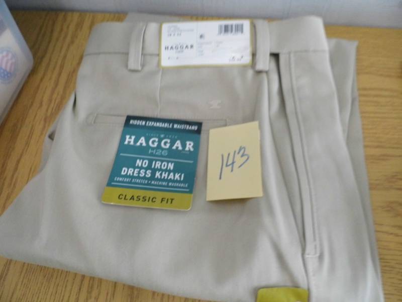 lot 143 image: Mens Haggar Khaki Pants