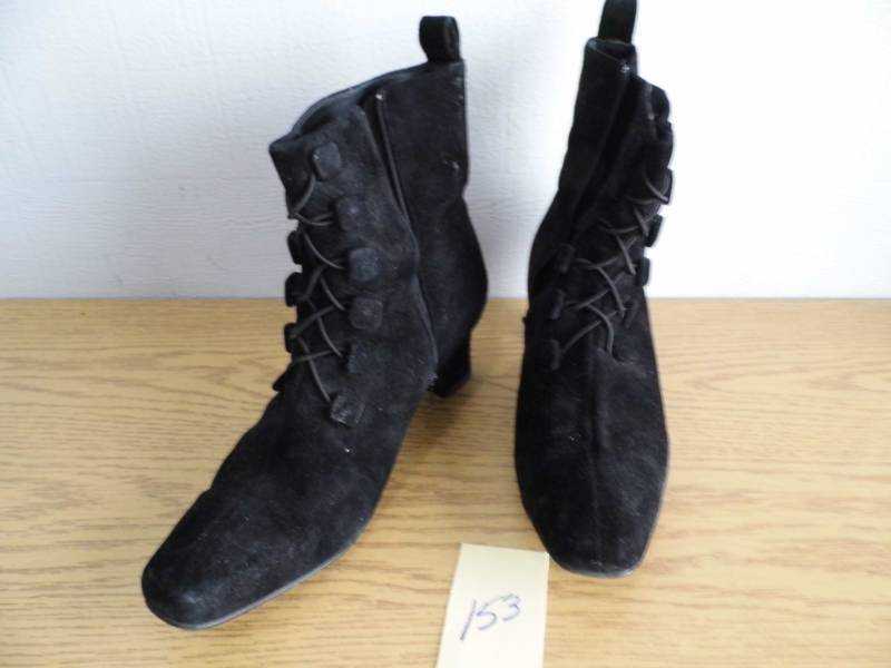 lot 153 image: Womens Boots