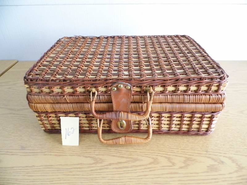 lot 162 image: Picnic Basket