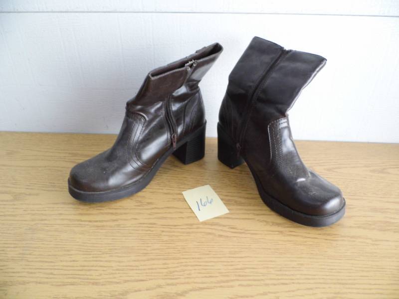 lot 166 image: Womens Boots
