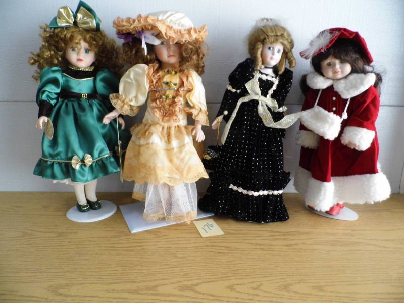 lot 176 image: Lot of 4 Dolls