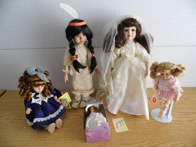 lot 179 image: Lot of 5 Porcelain Dolls