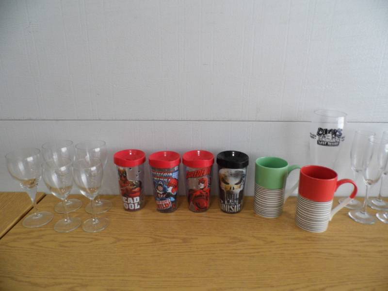 lot 187 image: Glassware