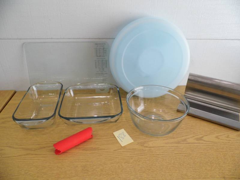 lot 188 image: Glass Baking Pans - Bowl