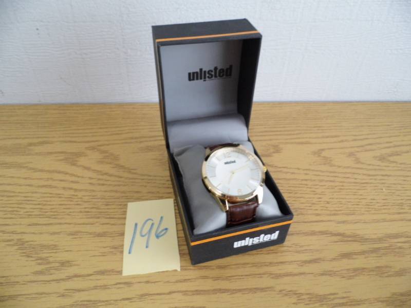 lot 196 image: Unlisted Brand Watch