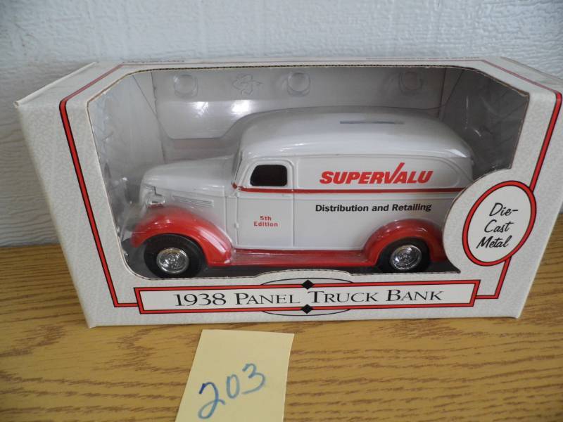 lot 203 image: Die Cast Super Valu Bank