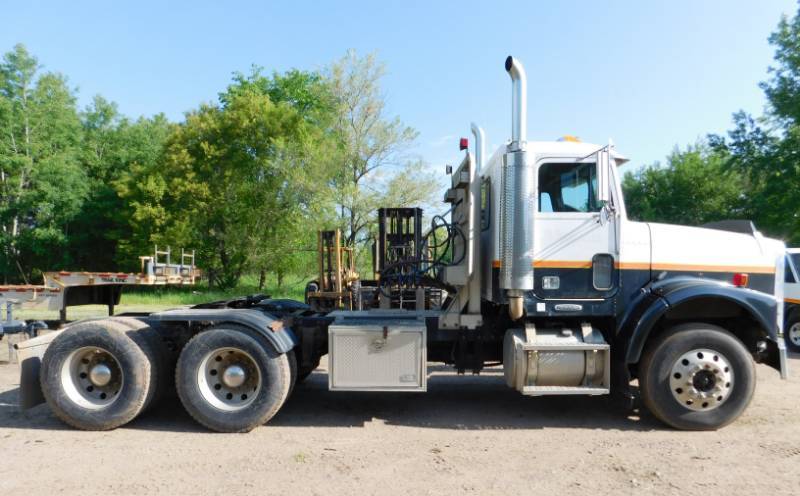 lot 1 image: 1997 Freightliner DS