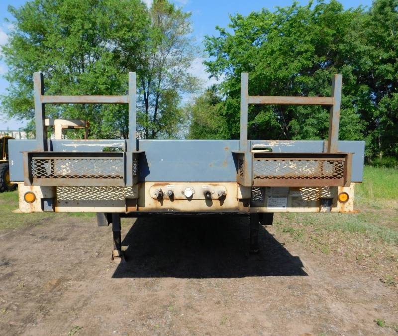 lot 2 image: 2005 Trail King Trailer