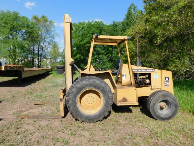 lot 4 image: Allis Chalmers 706C Rough Terrain Tractor Lift