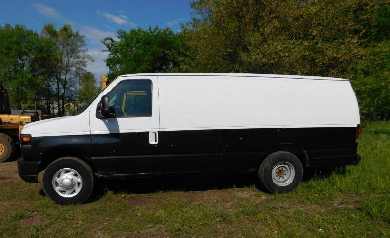 lot 6 image: 2008 Ford E250 Express Van