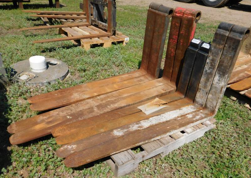 lot 24 image: Pallet of Shaft Forklift Forks - 4 Pair