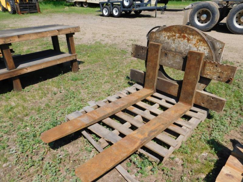 lot 28 image: Cascade Class III or IV Rotator Attachment