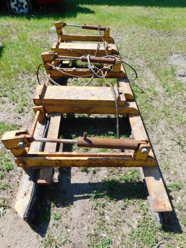 lot 29 image: Material Grapple - 114 x 30