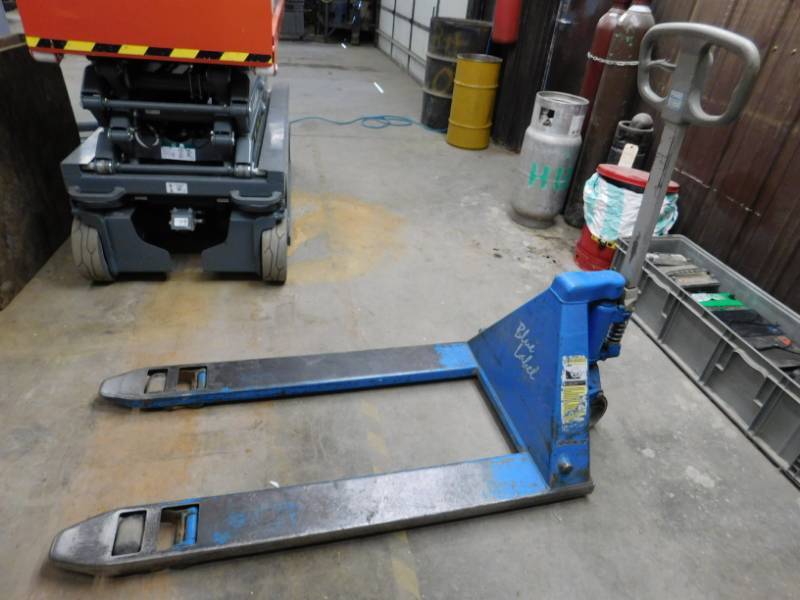 lot 36 image: Bishaman Pallet Jack - 27 x 48