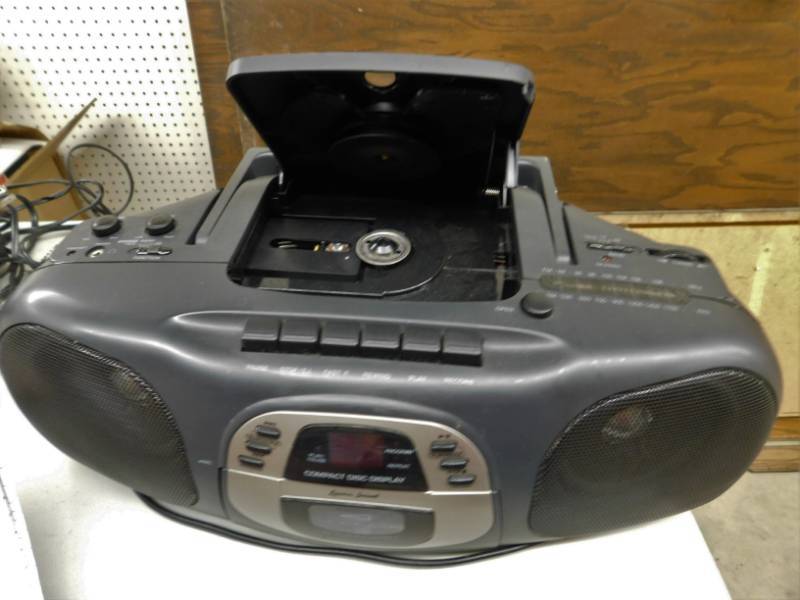 lot 43 image: Lennox Sound Radio with CD Player