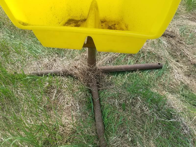 Mineral/Salt Feeder Cattle and Farm Equipment KBID