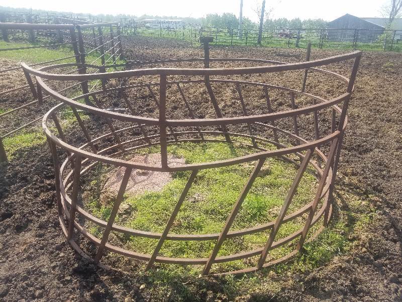 Calf Hay Feeder Ring Cattle And Farm Equipment K Bid