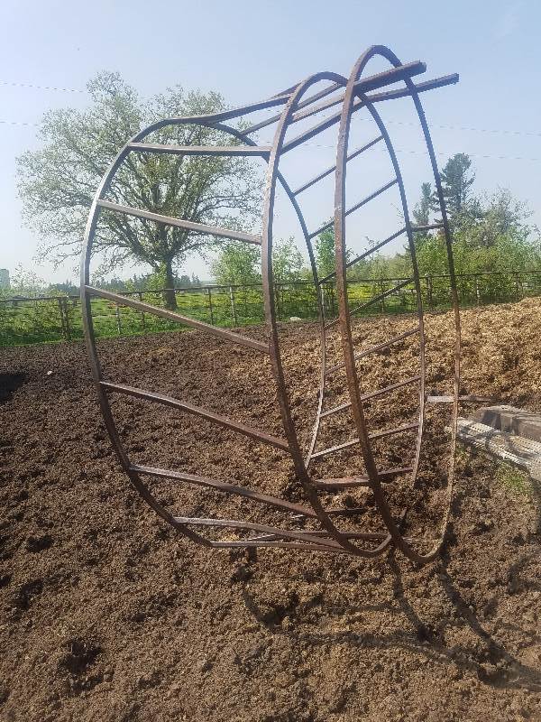Cow Hay Feeder Ring Cattle And Farm Equipment K Bid