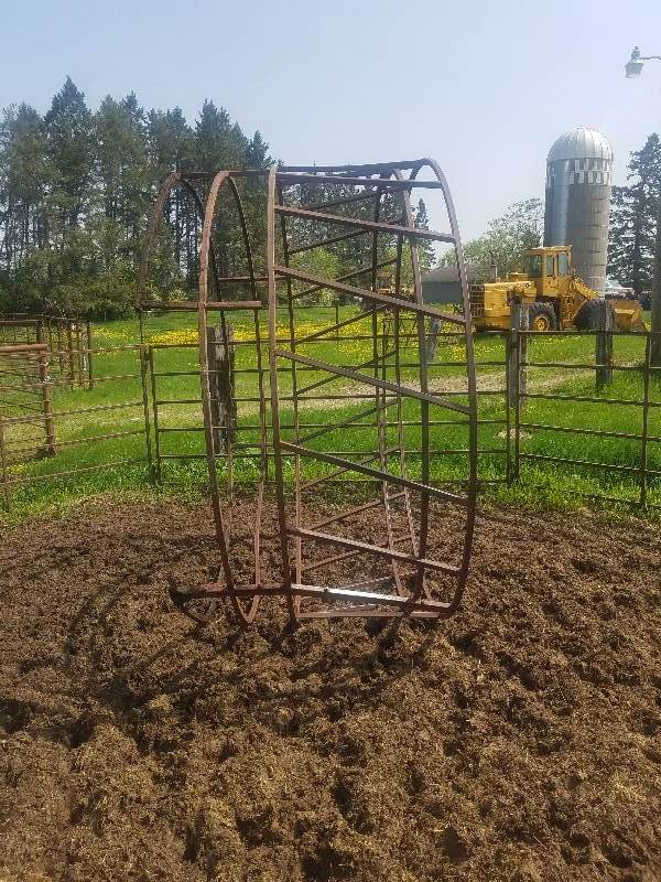 Calf Hay Feeder Ring Cattle And Farm Equipment K Bid