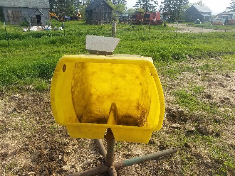 MineralSalt Feeder