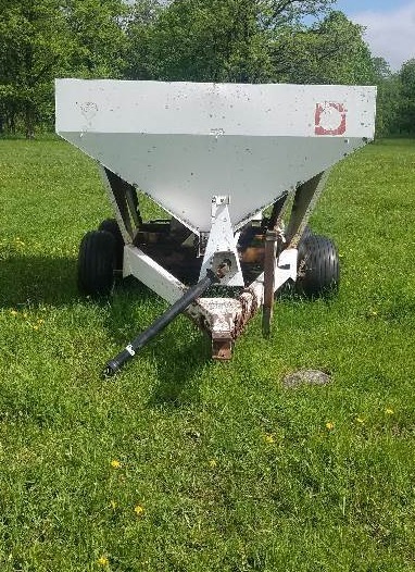 Willmar 500 Fertilizer Spreader