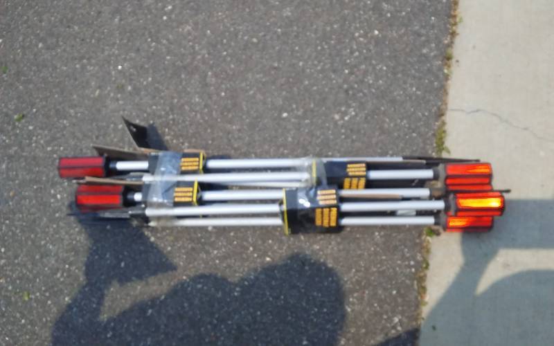 lot 39 image: 8-NEW Driveway Marker Reflector Posts