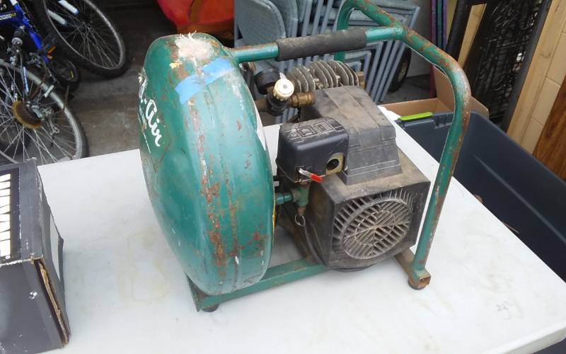 lot 2 image: Rol-Air 1-12 HP Air Compressor (Needs Power Cord)