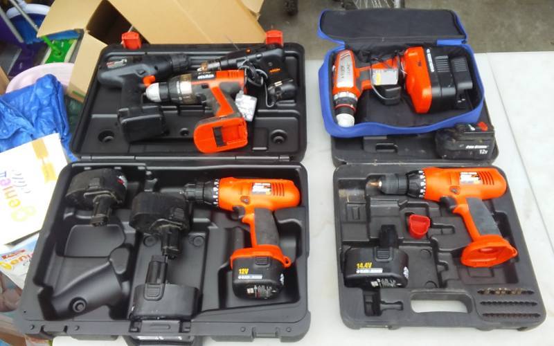 lot 6 image: Large Assortment Of Black & Decker (Firestorm) Drills, Batteries, Chargers