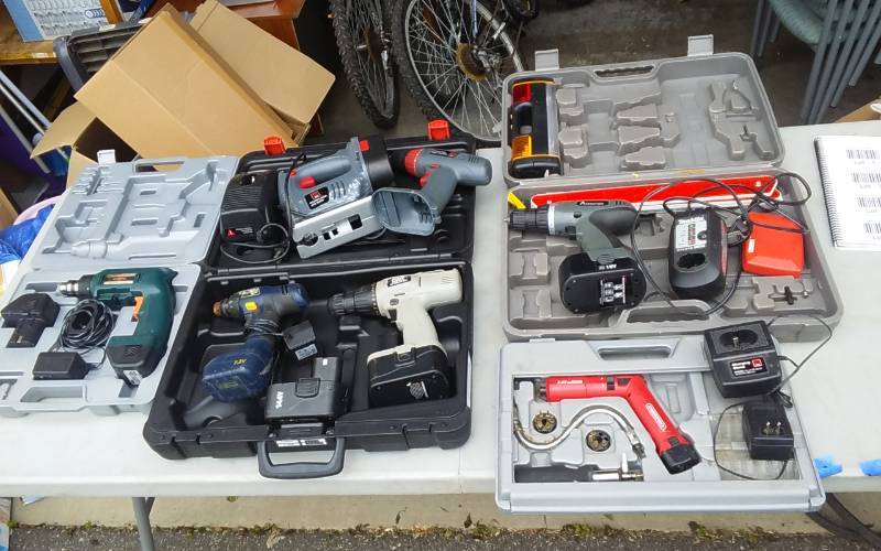 lot 8 image: Large Assortment Of Power Tools, Batteries, Chargers & Cases