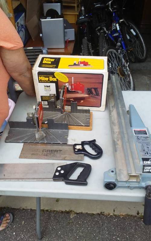 lot 16 image: 3-Stanley Mitre Boxes, 2-Saws, Delta Table Saw Fence