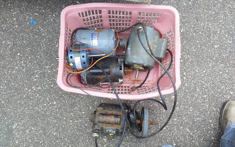 lot 18 image: 5-Electric Motors (1-With Grinding Wheel)