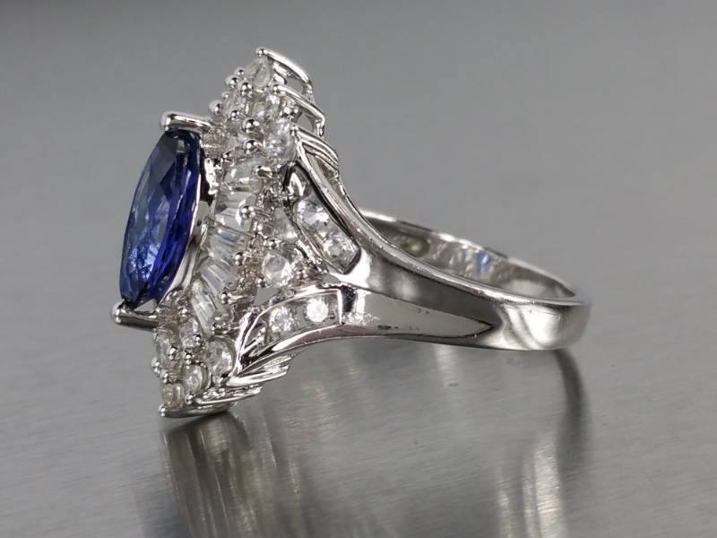 Gorgeous Ladies Sapphire Estate Ring in 10k White Gold
